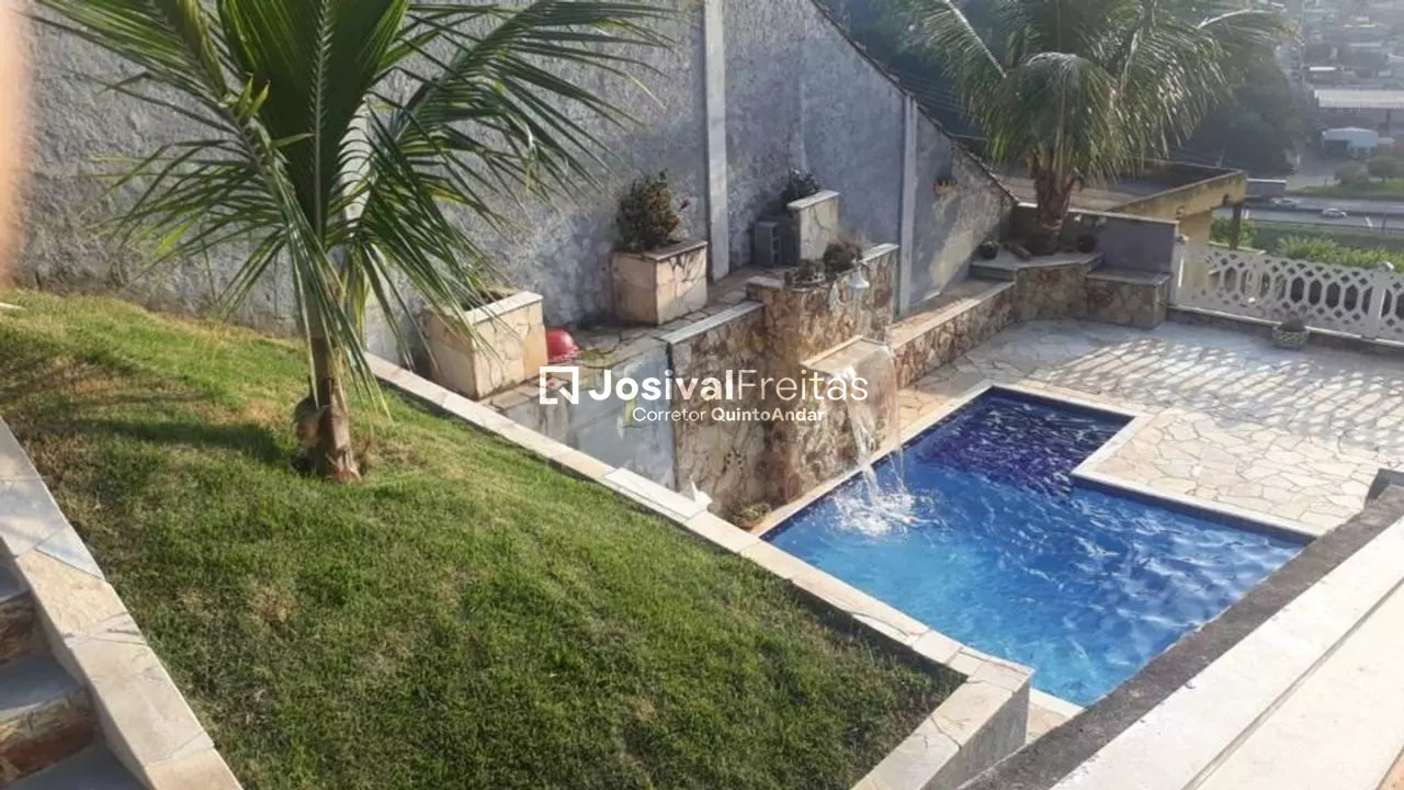 Piscina em casa à venda no Jardim Santana Mairiporã